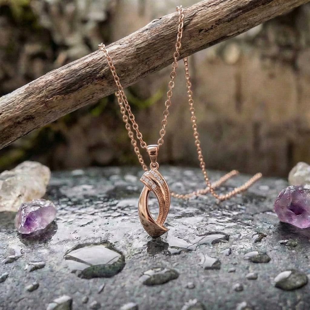 Fine Glossy Zircon Necklace