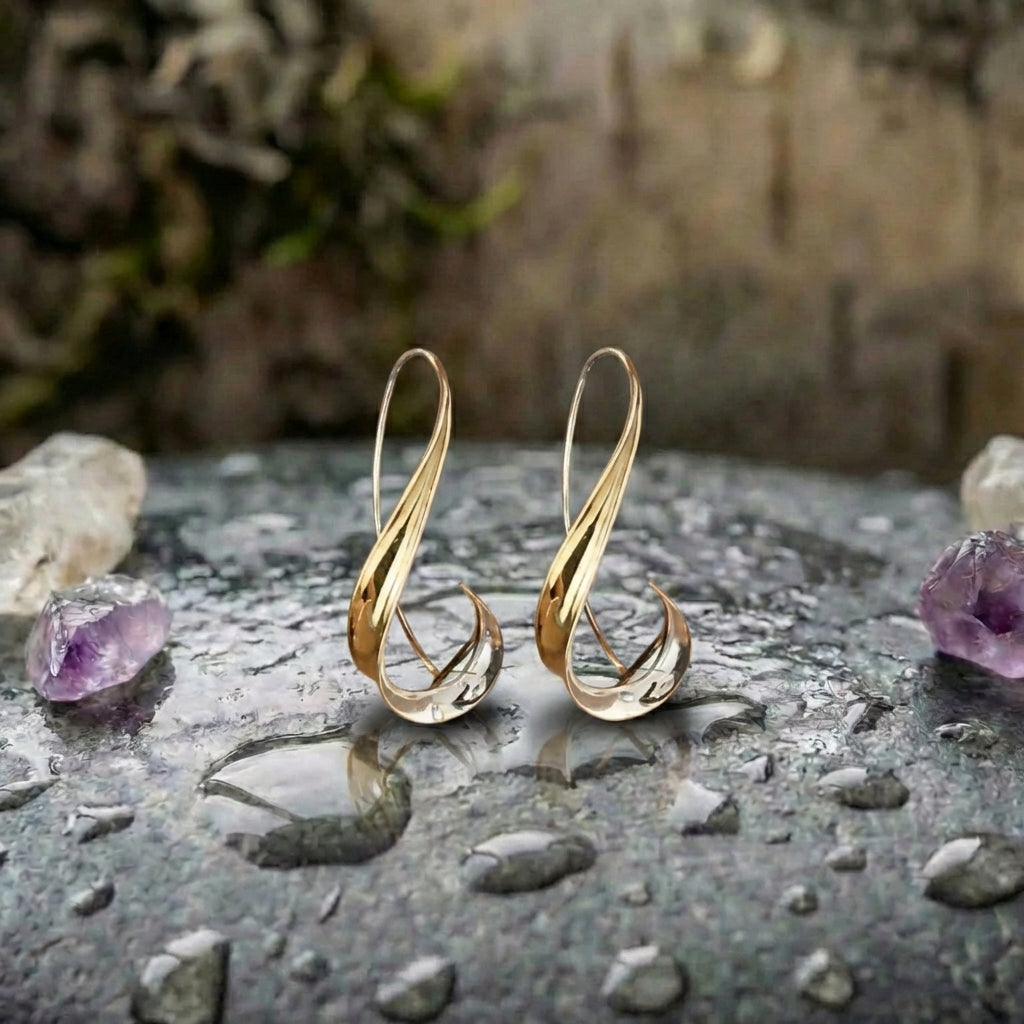 A Vintage Dangling Golden Earring Set