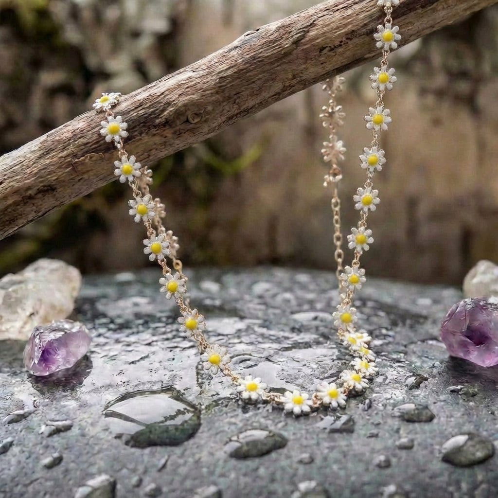 Gold Daisy Necklace