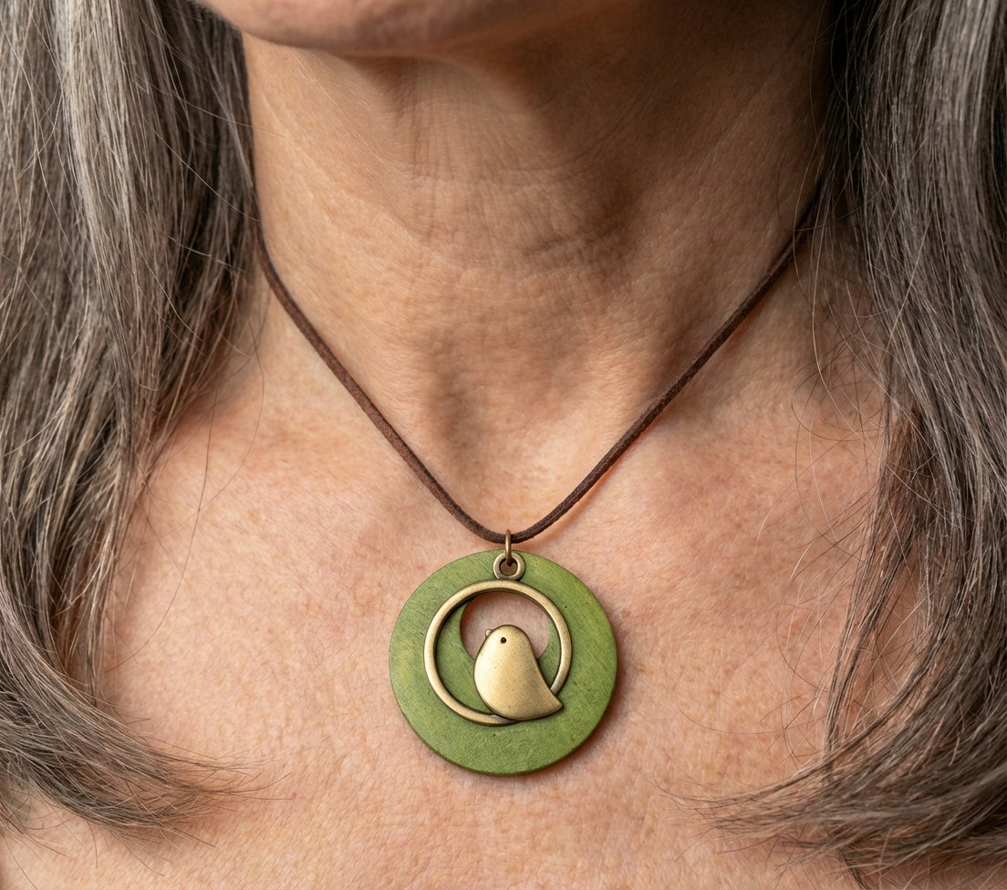 A Vintage Boho Green Wood Bird Pendant Long Necklace