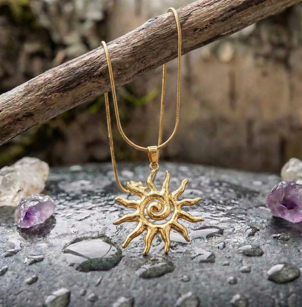 Vintage Chic Sun Shaped Necklace
