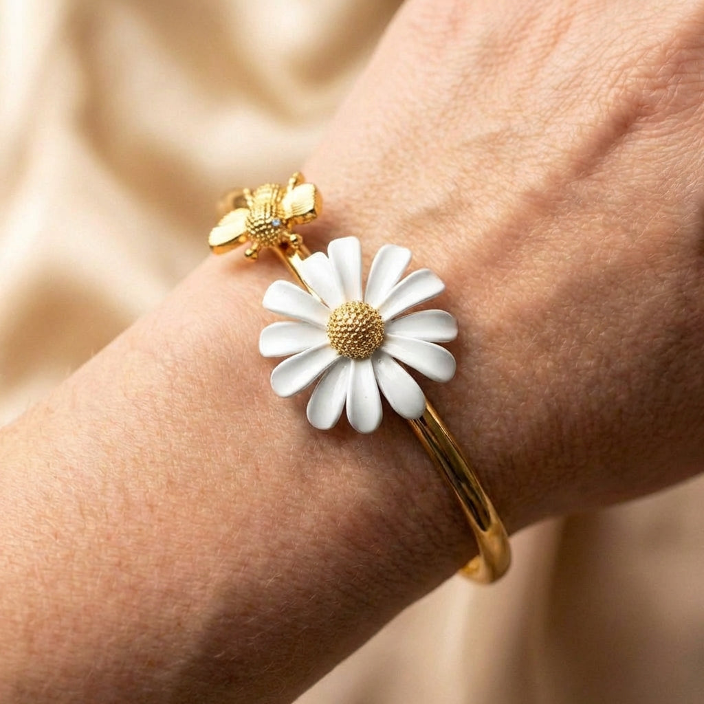 Vintage Gold Daisy & Bee Bracelet