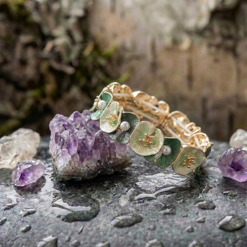 A Vintage Green Floral Pearl Bracelet