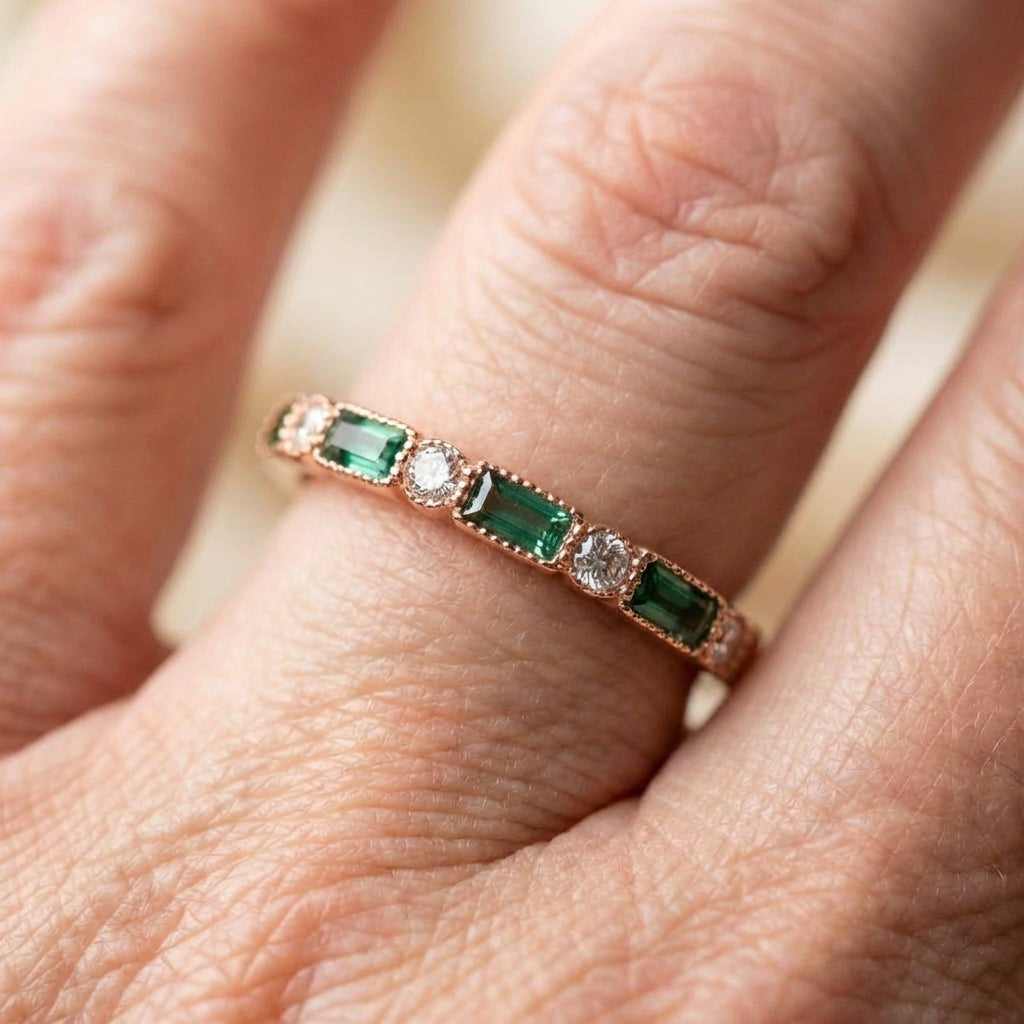 A Vintage Inlaid Green Zirconia Rose Ring